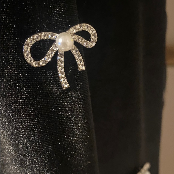 Elegant Black Velvet Dress with Embellishments - Picture 8 of 12